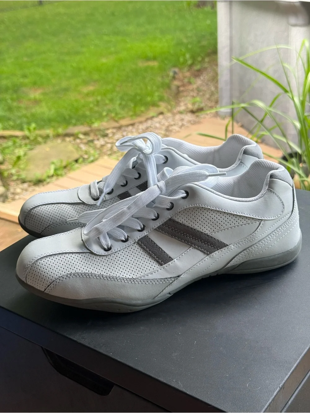 Perry Ellis White Sneakers with Gray Accents